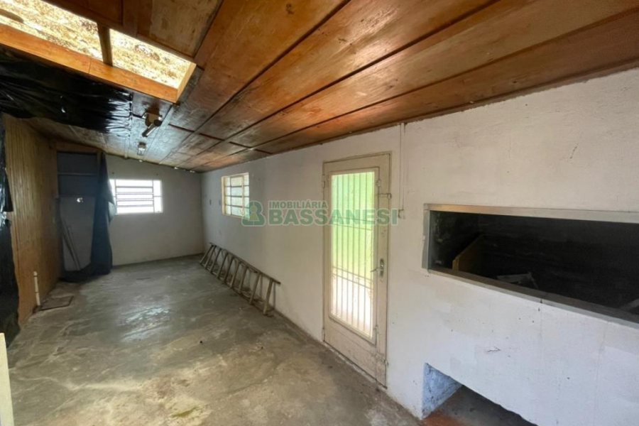 Casa com 204m², 3 dormitórios, 2 vagas, no bairro Centro em Caxias do Sul para Comprar