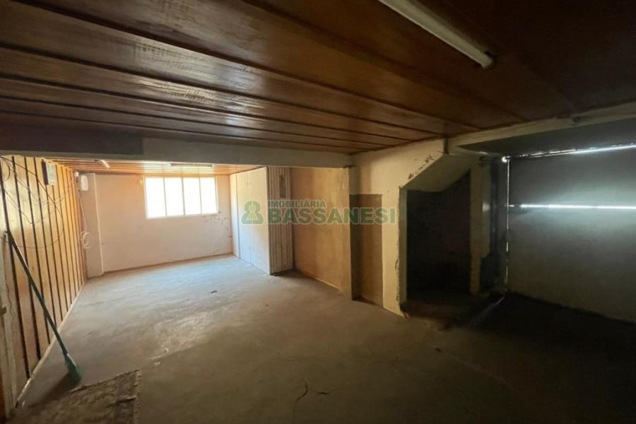 Casa com 204m², 3 dormitórios, 2 vagas, no bairro Centro em Caxias do Sul para Comprar