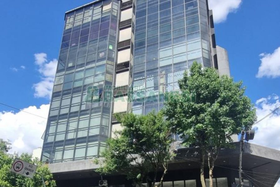 Sala com 70m², no bairro Centro em Caxias do Sul para Alugar