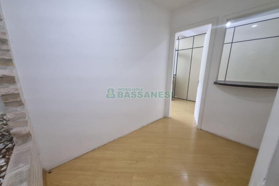 Sala com 70m², no bairro Centro em Caxias do Sul para Alugar