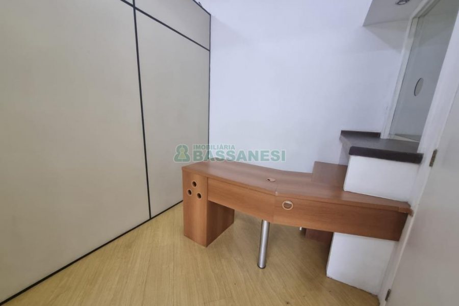 Sala com 70m², no bairro Centro em Caxias do Sul para Alugar