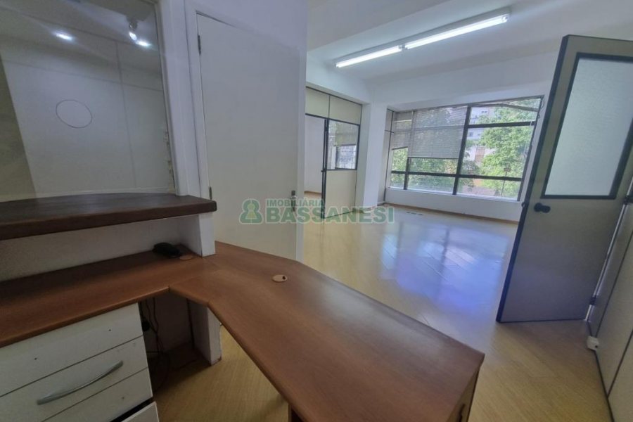 Sala com 70m², no bairro Centro em Caxias do Sul para Alugar