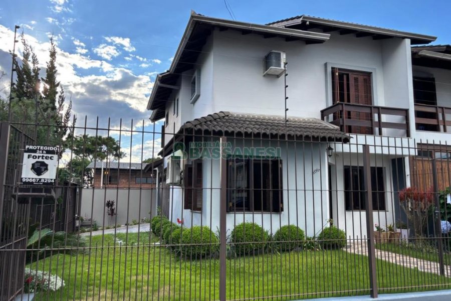 Casa com 180m², 3 dormitórios, 3 vagas, no bairro Vila Verde em Caxias do Sul para Alugar