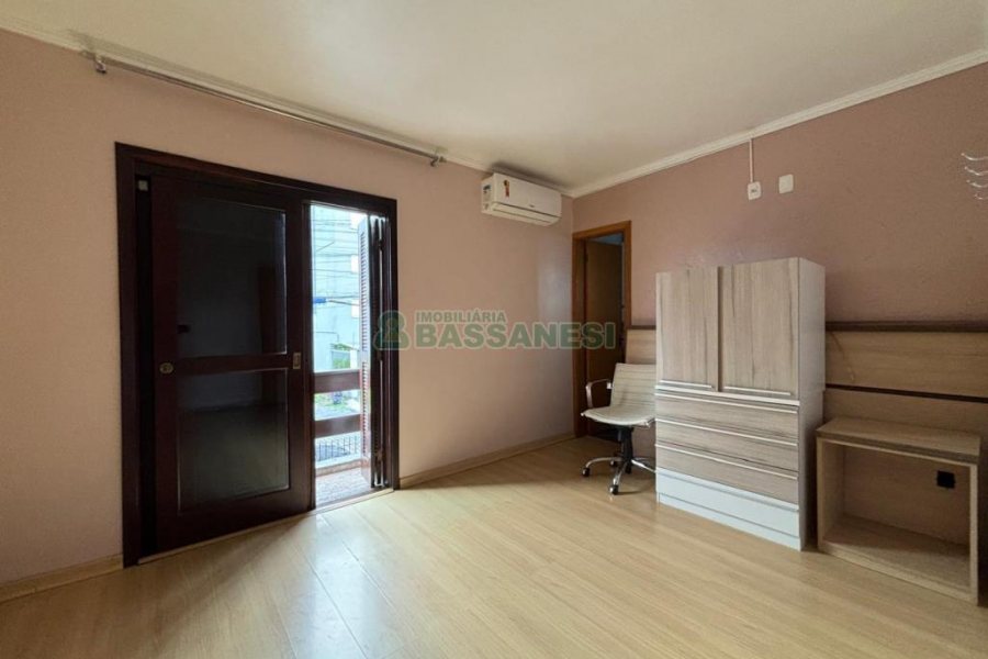 Casa com 180m², 3 dormitórios, 3 vagas, no bairro Vila Verde em Caxias do Sul para Alugar