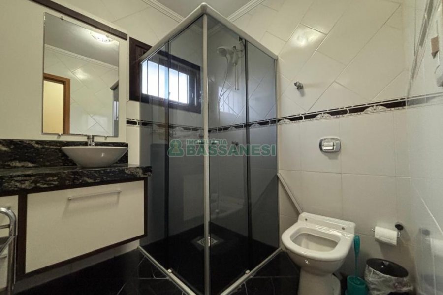 Casa com 180m², 3 dormitórios, 3 vagas, no bairro Vila Verde em Caxias do Sul para Alugar