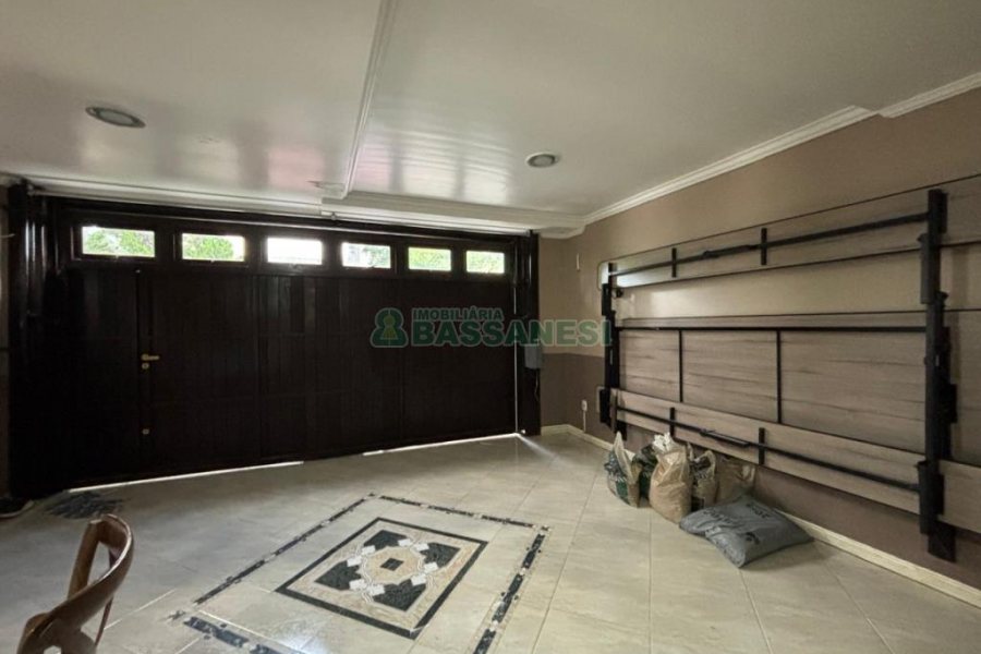 Casa com 180m², 3 dormitórios, 3 vagas, no bairro Vila Verde em Caxias do Sul para Alugar