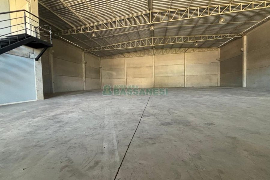 Pavilhão com 640m², no bairro Jardim das Hortências em Caxias do Sul para Alugar