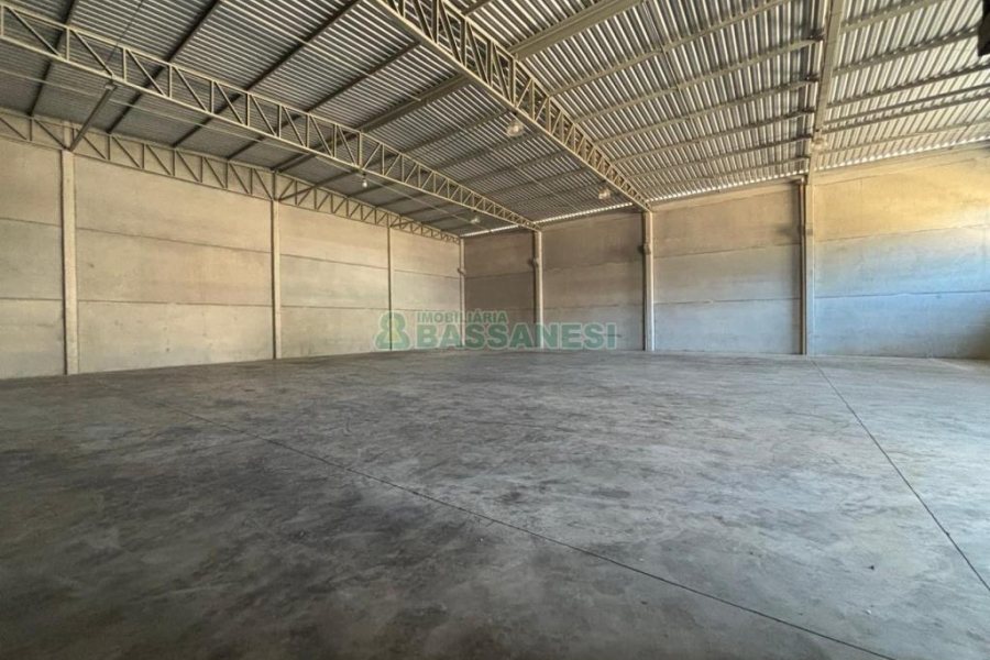 Pavilhão com 640m², no bairro Jardim das Hortências em Caxias do Sul para Alugar