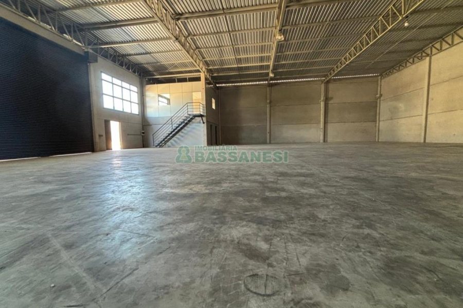 Pavilhão com 640m², no bairro Jardim das Hortências em Caxias do Sul para Alugar