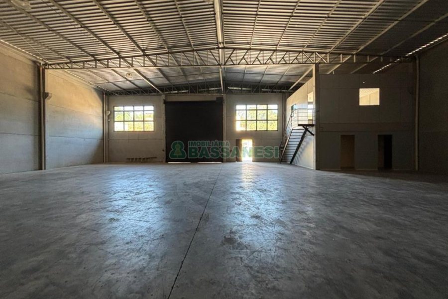 Pavilhão com 640m², no bairro Jardim das Hortências em Caxias do Sul para Alugar