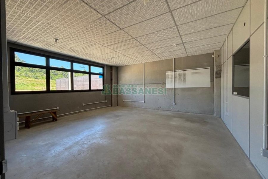 Pavilhão com 640m², no bairro Jardim das Hortências em Caxias do Sul para Alugar