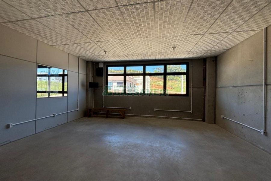 Pavilhão com 640m², no bairro Jardim das Hortências em Caxias do Sul para Alugar