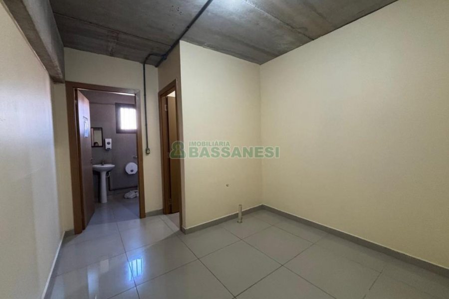 Pavilhão com 640m², no bairro Jardim das Hortências em Caxias do Sul para Alugar