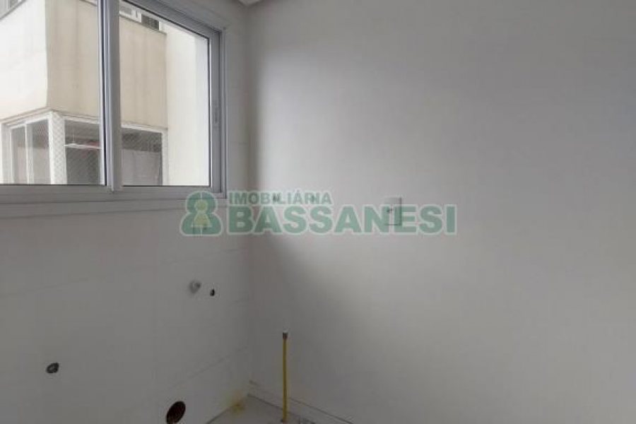 Apartamento com 85m², 2 dormitórios, 2 vagas, no bairro Pio X em Caxias do Sul para Alugar