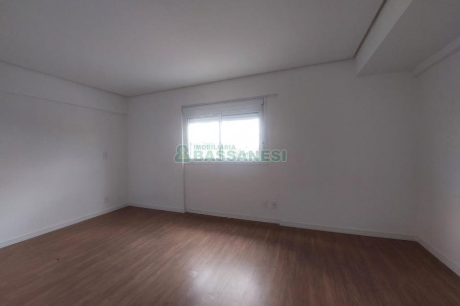 Apartamento com 85m², 2 dormitórios, 2 vagas, no bairro Pio X em Caxias do Sul para Alugar