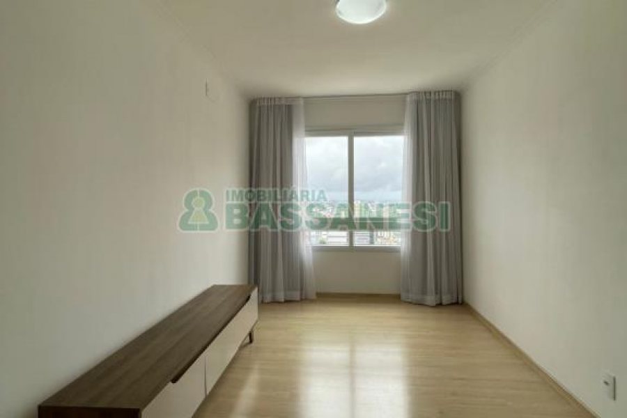 Apartamento com 45m², 1 dormitório, 1 vaga, no bairro Madureira em Caxias do Sul para Alugar