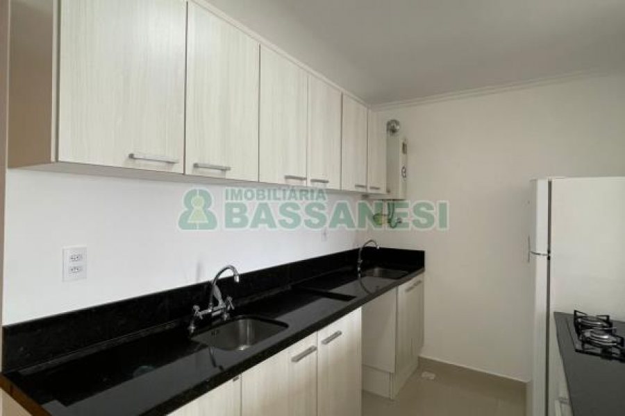 Apartamento com 45m², 1 dormitório, 1 vaga, no bairro Madureira em Caxias do Sul para Alugar