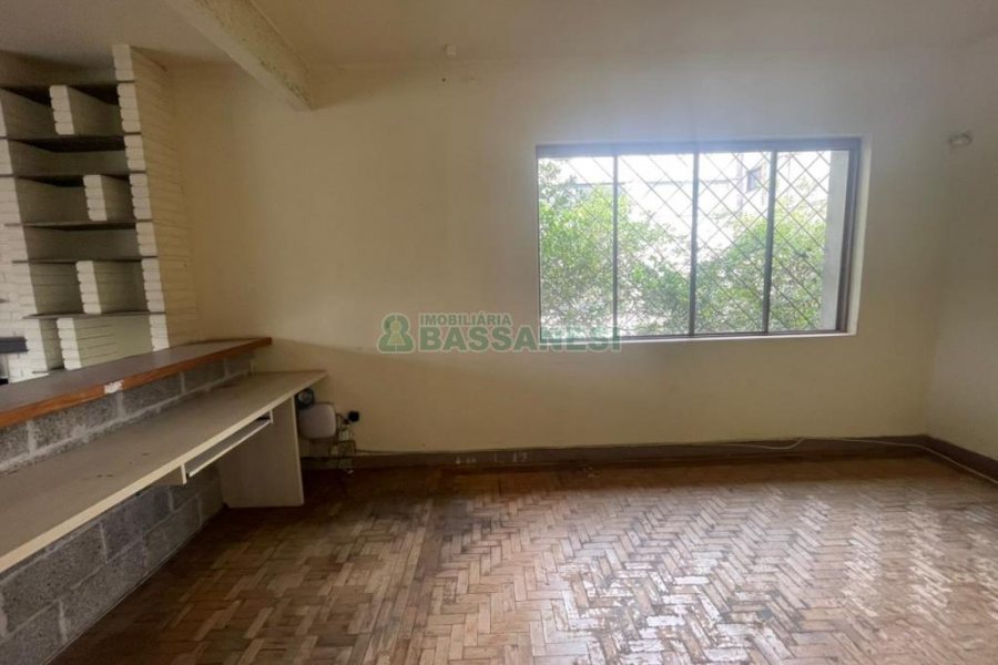 Casa com 300m², 4 dormitórios, 2 vagas, no bairro Cinqüentenário em Caxias do Sul para Comprar