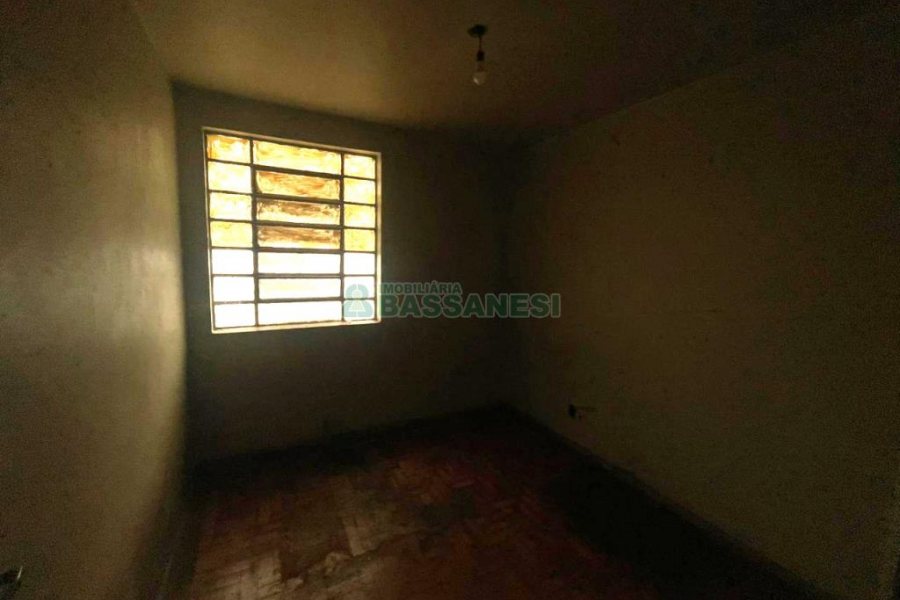 Casa com 300m², 4 dormitórios, 2 vagas, no bairro Cinqüentenário em Caxias do Sul para Comprar