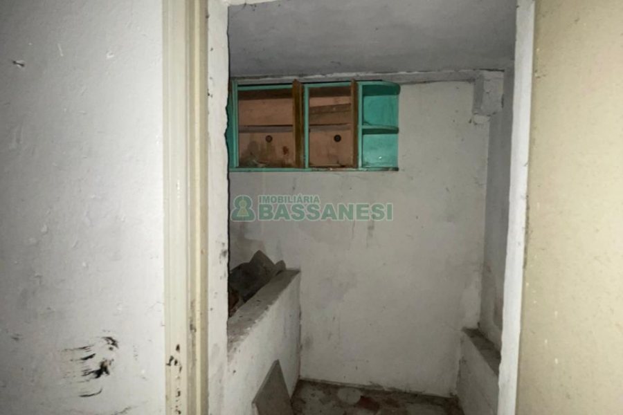 Casa com 300m², 4 dormitórios, 2 vagas, no bairro Cinqüentenário em Caxias do Sul para Comprar