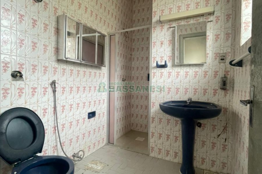 Casa com 300m², 4 dormitórios, 2 vagas, no bairro Cinqüentenário em Caxias do Sul para Comprar