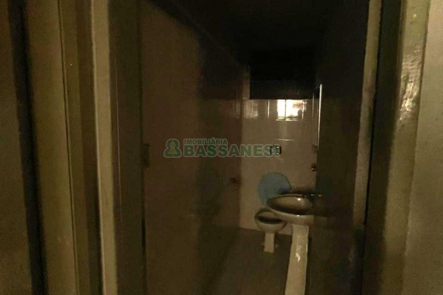 Casa com 300m², 4 dormitórios, 2 vagas, no bairro Cinqüentenário em Caxias do Sul para Comprar