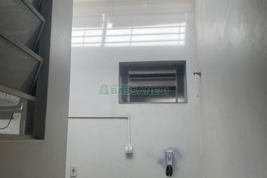 Casa com 300m², 4 dormitórios, 2 vagas, no bairro Cinqüentenário em Caxias do Sul para Comprar