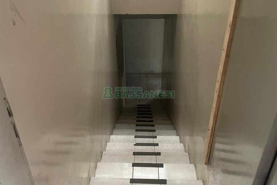 Casa com 300m², 4 dormitórios, 2 vagas, no bairro Cinqüentenário em Caxias do Sul para Comprar