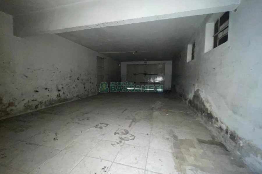 Casa com 300m², 4 dormitórios, 2 vagas, no bairro Cinqüentenário em Caxias do Sul para Comprar