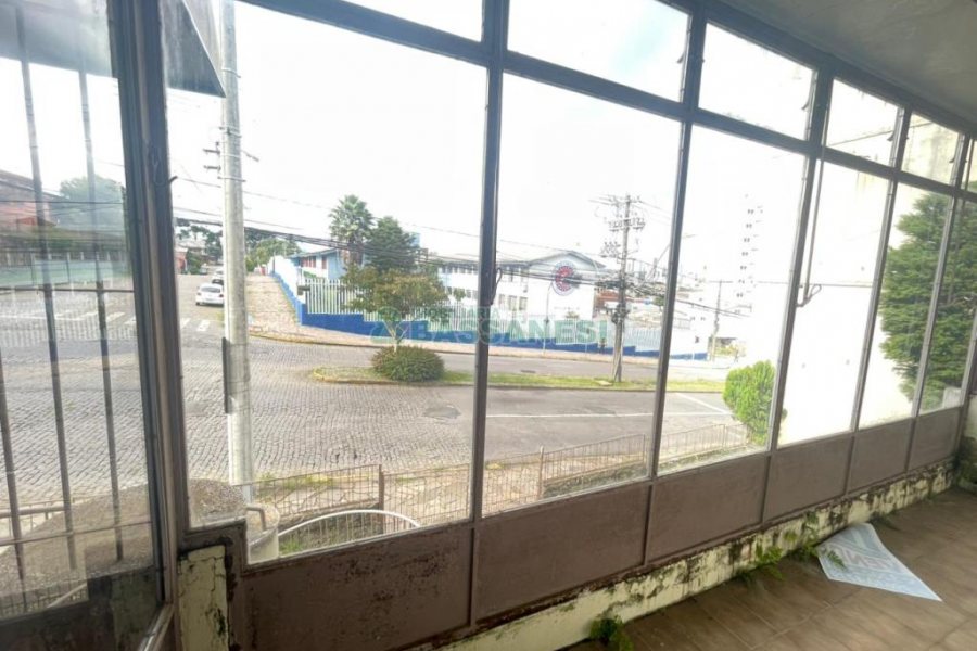 Casa com 300m², 4 dormitórios, 2 vagas, no bairro Cinqüentenário em Caxias do Sul para Comprar