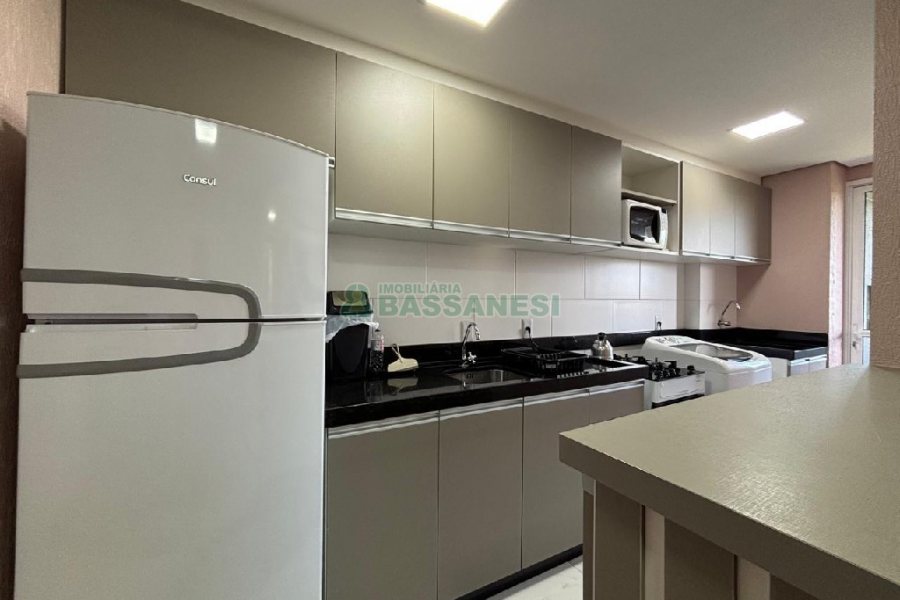 Apto Mobiliado com 50m², 2 dormitórios, 1 vaga, no bairro Jardelino Ramos em Caxias do Sul para Alugar