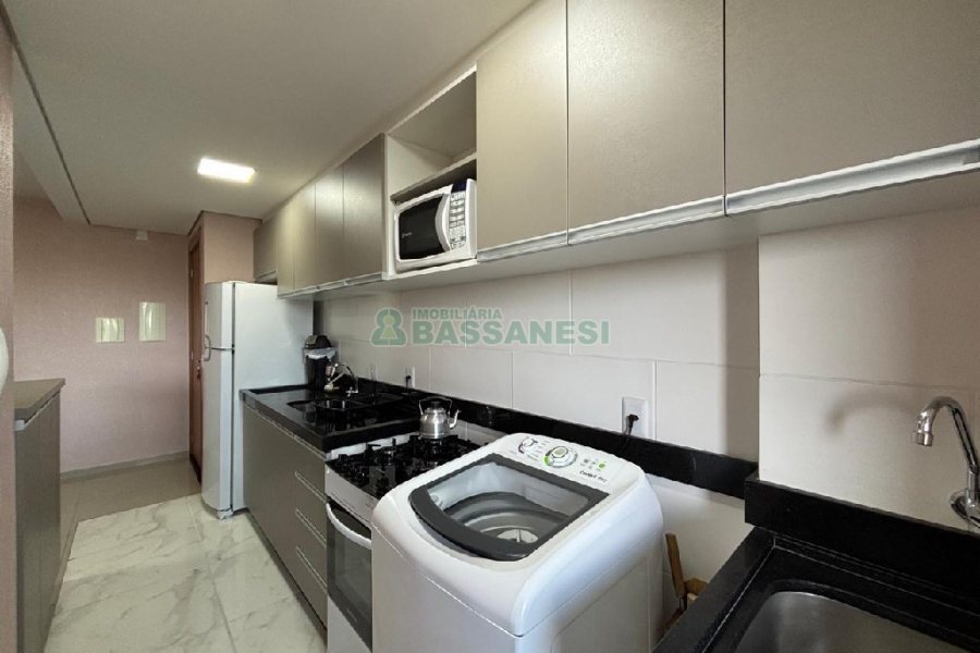 Apto Mobiliado com 50m², 2 dormitórios, 1 vaga, no bairro Jardelino Ramos em Caxias do Sul para Alugar