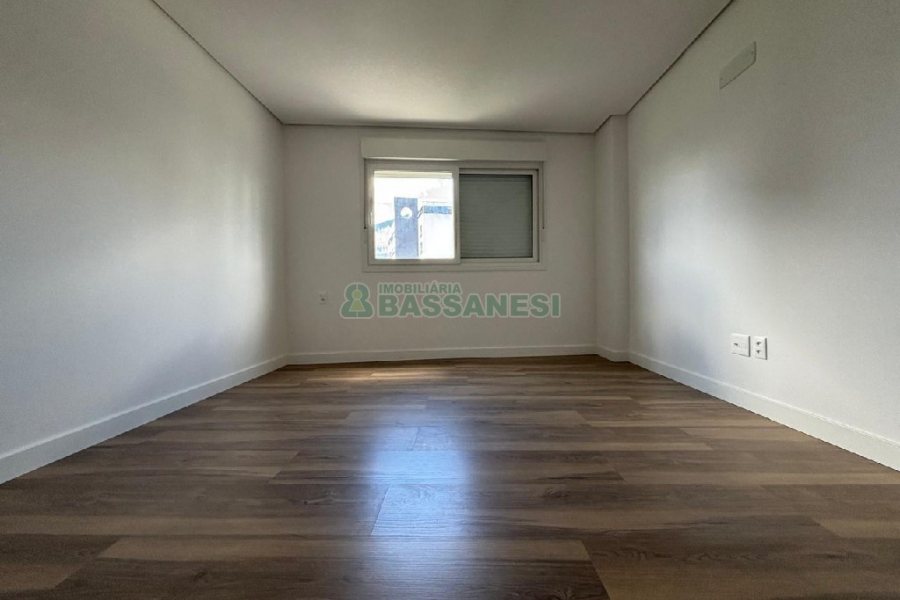 Apartamento com 230m², 3 dormitórios, 3 vagas, no bairro Centro em Caxias do Sul para Alugar