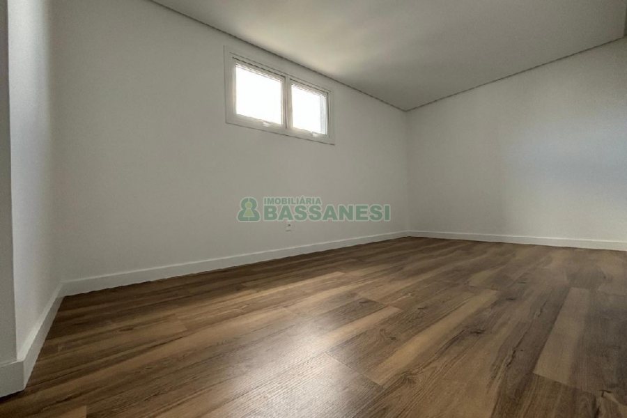 Apartamento com 230m², 3 dormitórios, 3 vagas, no bairro Centro em Caxias do Sul para Alugar