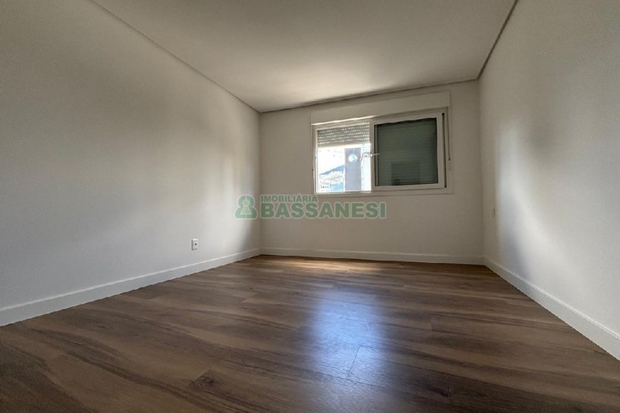 Apartamento com 230m², 3 dormitórios, 3 vagas, no bairro Centro em Caxias do Sul para Alugar