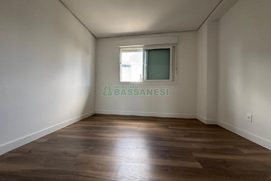 Apartamento com 230m², 3 dormitórios, 3 vagas, no bairro Centro em Caxias do Sul para Alugar