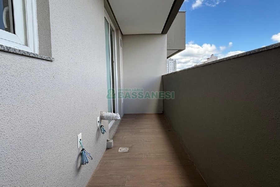 Apartamento com 230m², 3 dormitórios, 3 vagas, no bairro Centro em Caxias do Sul para Alugar