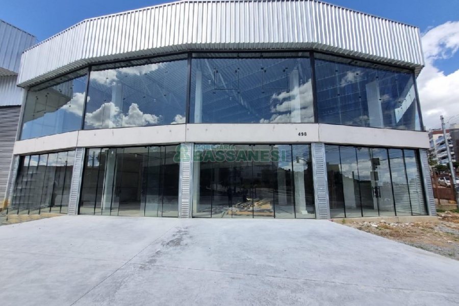 Loja com 360m², no bairro Cruzeiro em Caxias do Sul para Alugar