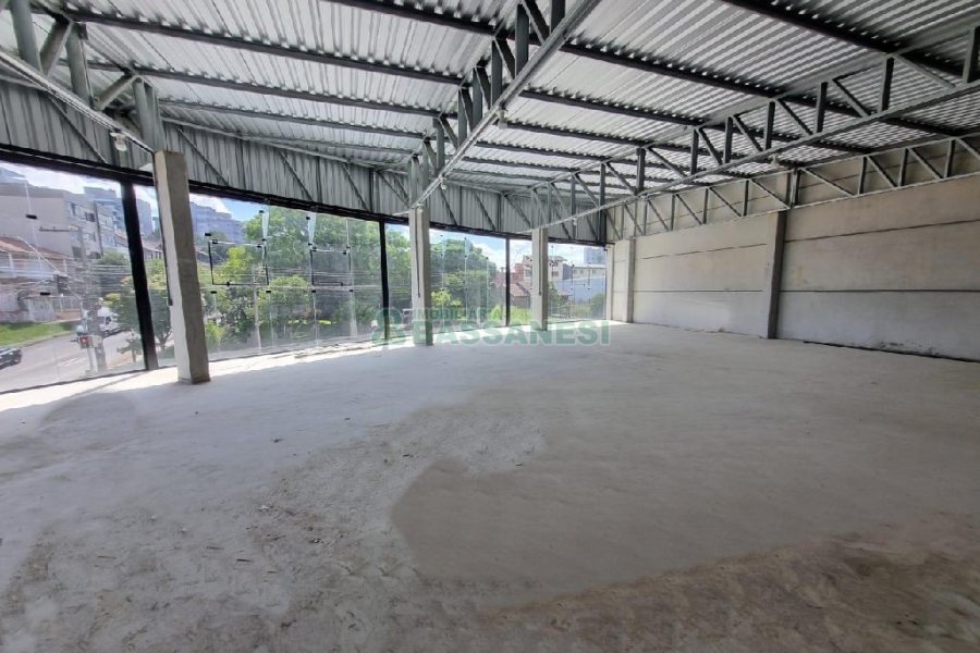 Loja com 360m², no bairro Cruzeiro em Caxias do Sul para Alugar