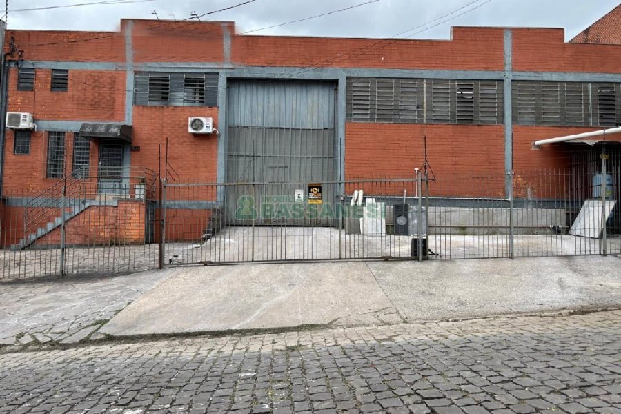 Pavilhão com 582m², no bairro Fatima em Caxias do Sul para Alugar