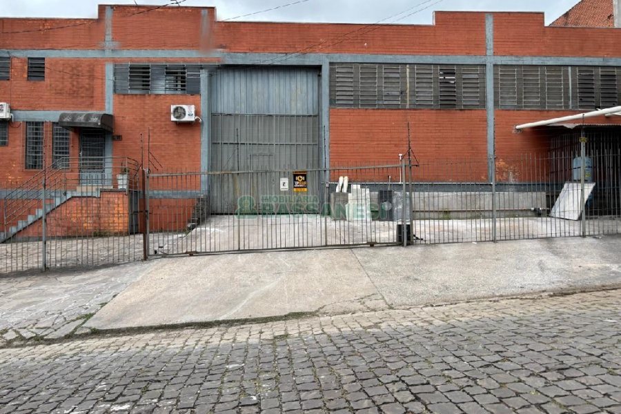 Pavilhão com 582m², no bairro Fatima em Caxias do Sul para Alugar