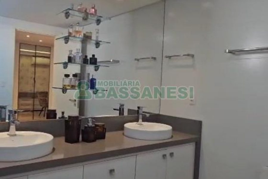 Apartamento com 216m², 3 dormitórios, 4 vagas, no bairro Villagio Iguatemi em Caxias do Sul para Comprar