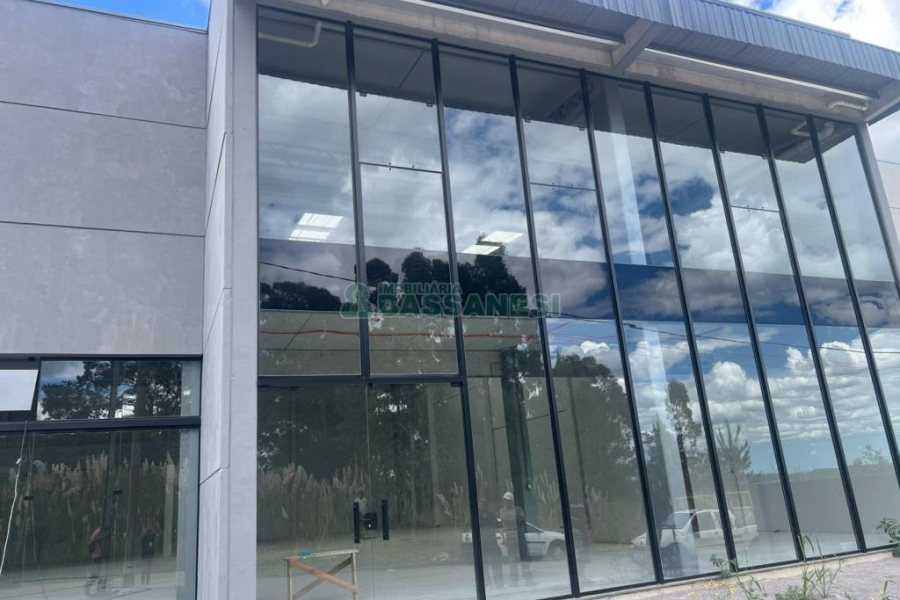 Pavilhão com 1120m², no bairro Jardim das Hortências em Caxias do Sul para Alugar