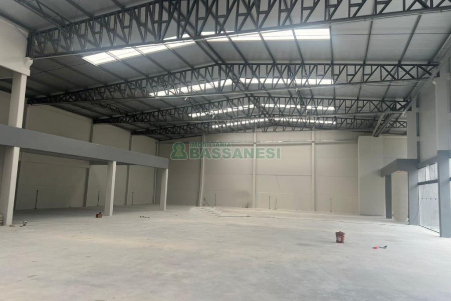 Pavilhão com 1120m², no bairro Jardim das Hortências em Caxias do Sul para Alugar