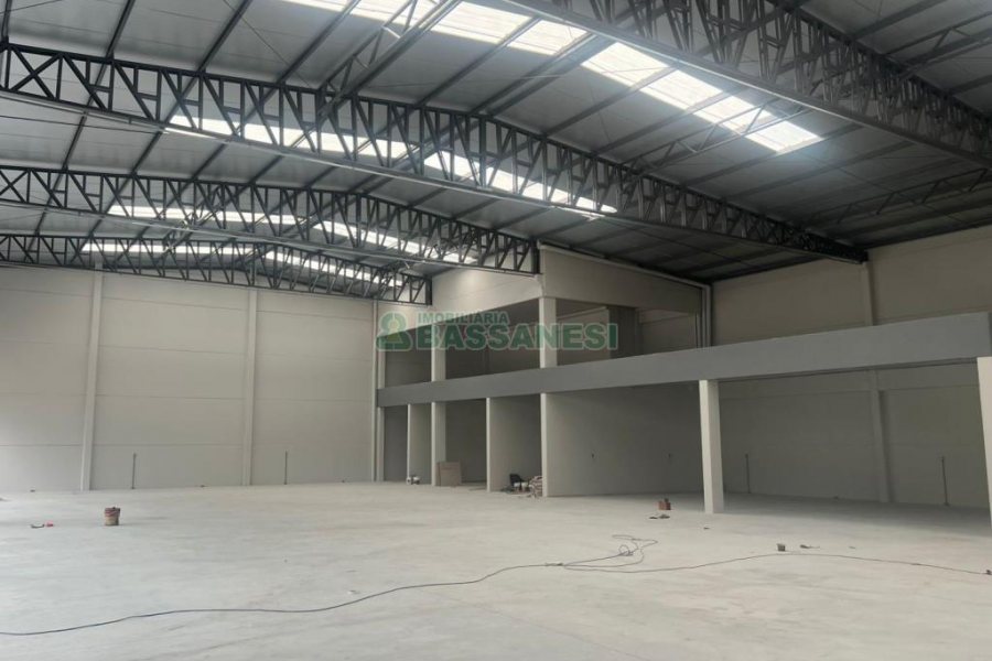 Pavilhão com 1120m², no bairro Jardim das Hortências em Caxias do Sul para Alugar