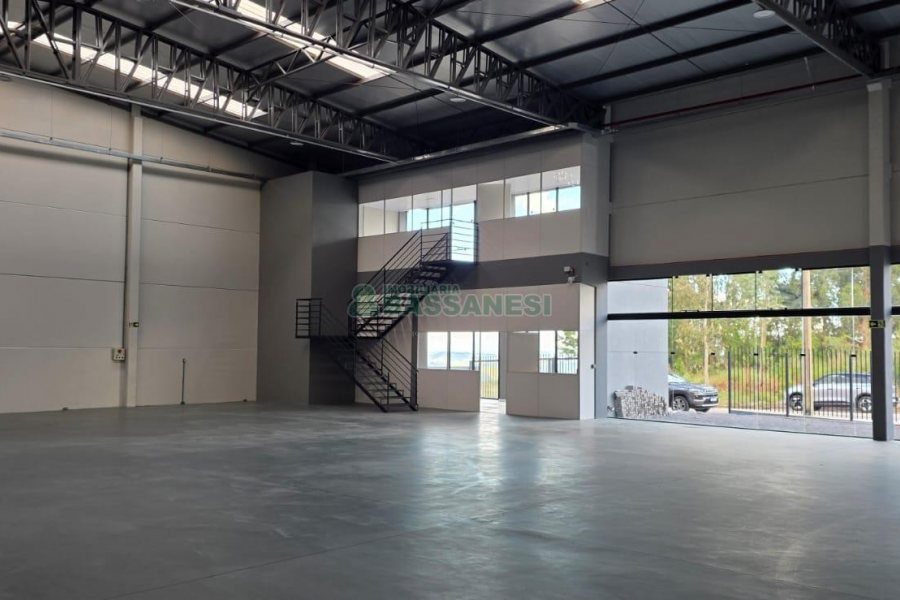 Pavilhão com 1120m², no bairro Jardim das Hortências em Caxias do Sul para Alugar