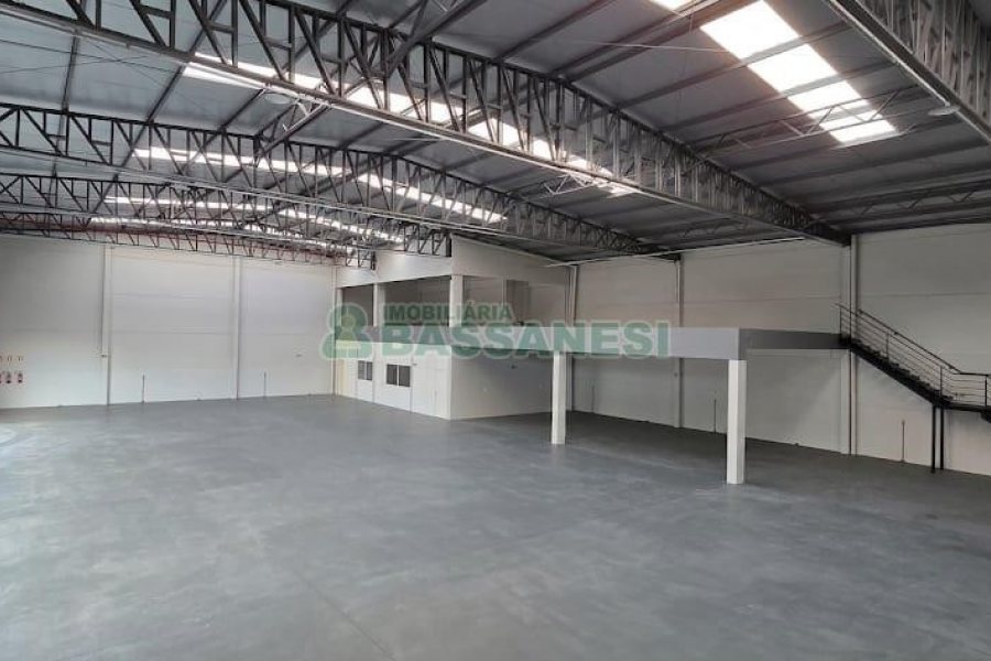 Pavilhão com 1120m², no bairro Jardim das Hortências em Caxias do Sul para Alugar