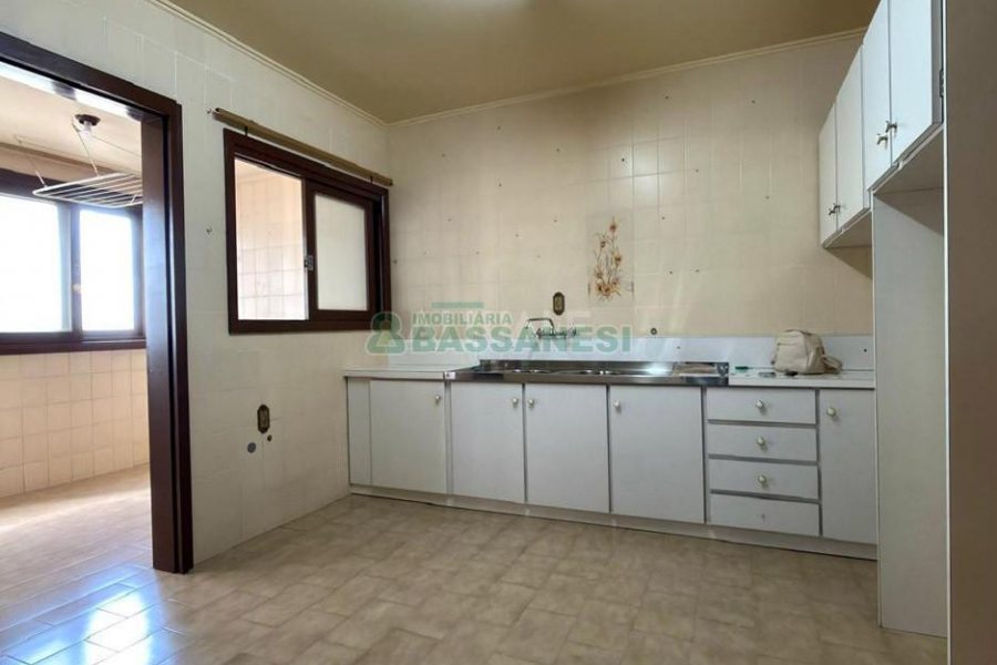 Apartamento com 124m², 3 dormitórios, 1 vaga, no bairro Centro em Caxias do Sul para Comprar