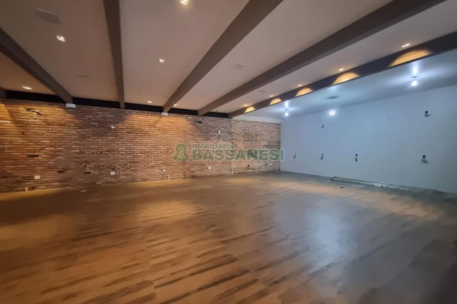 Loja com 230m², no bairro São Pelegrino em Caxias do Sul para Alugar