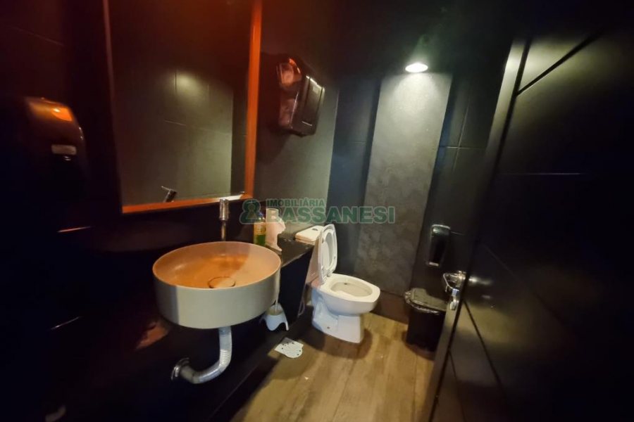 Loja com 230m², no bairro São Pelegrino em Caxias do Sul para Alugar